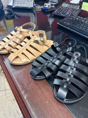 Old Navy Kids Tan and Black Strappy Fisherman Sandals size 1